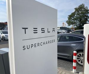 Tesla inwestuje na Dolnym Śląsku! Nowe stacje ładowania w Legnicy i Wrocławiu