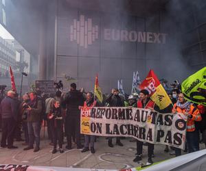 Demonstracja przeciwko reformie emerytalnej w Paryżu