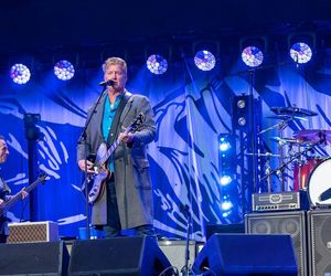 Trzy wielkie osobowości uniknęły katastrofy. Wspominamy historię Them Crooked Vultures