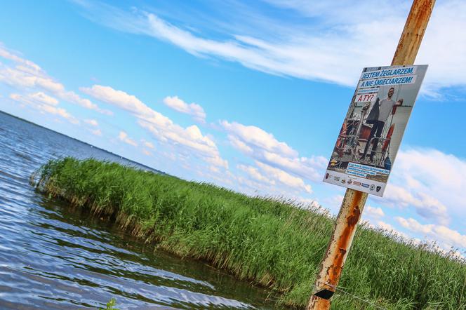 Prezydent Szczecina pomógł w sprzątaniu Plaży Mieleńskiej