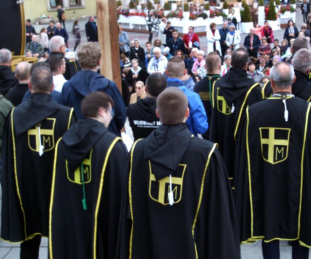 Procesja Wojowników Maryi w Olsztynie. Utrudnienia w ruchu i zmiany w komunikacji miejskiej