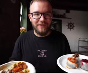 Popularny YouTuber ocenia gastro w Jastarni. Zdziwisz się, co można tu zjeść! 