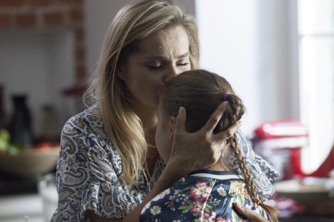 Przyjaciółki 8 sezon odc. 90 Inga (Małgorzata Socha), Hania (Pola Figurska)