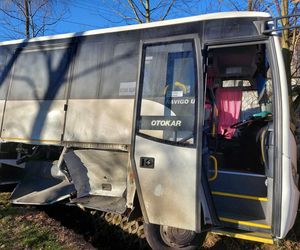 Zderzenie autobusu z autem osobowym w Rzepinku