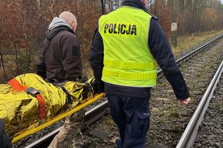 Senior zaginął w nocy w lesie. Znaleźli go ratownicy