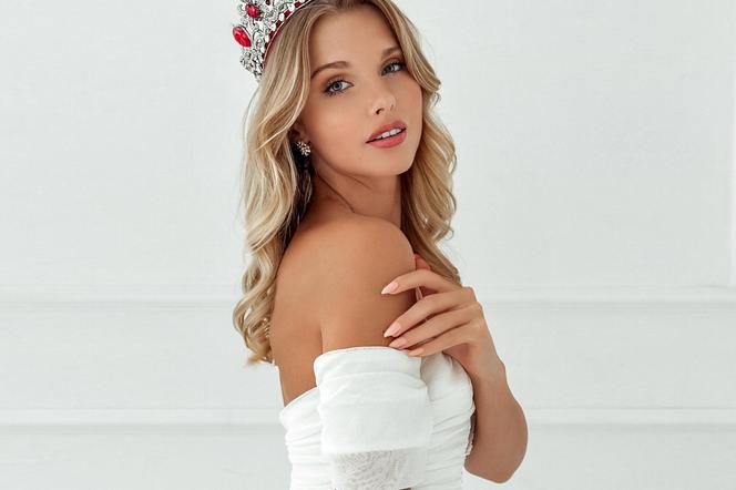 Angelika Jurkowianiec to Miss Polski 2023, która jest finalistką konkursu Miss Universe, który odbywa się w Salwadorze.