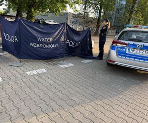  Makabra na Ochocie. Zwłoki w luksusowym białym Porsche. Na miejscu prokurator