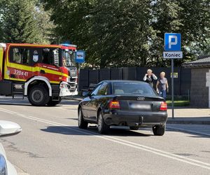 Jastrzębia. 2-letnie dziecko wpadło pod samochód