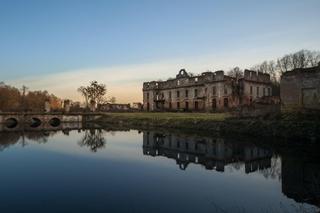 Słynne ruiny pałacu w Słobitach wystawiono na sprzedaż. Cena jest zawrotna