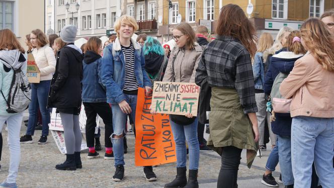 Białystok: Młodzieżowy Strajk Klimatyczny - "Najpierw natura, potem matura"