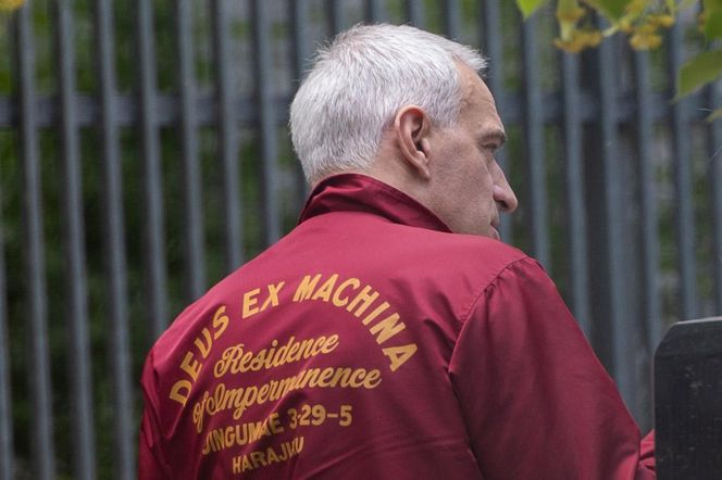 Tak Paweł Orleański całuje nieżonę!