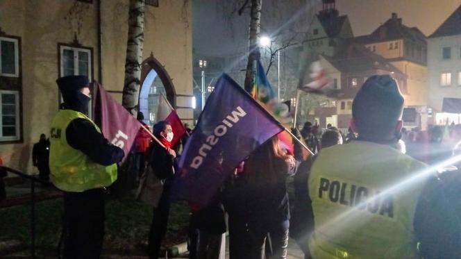 Strajk Kobiet w Szczecinie: Manifestacja pod siedzibą PiS - 27 stycznia 2021 r.