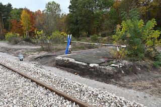 Mieszkańcy wygrali walkę z PKP. Kolejarze zaczęli budowę przejść przez tory