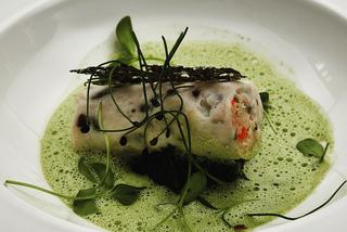 Cennelloni z kalmara z krabem i sosem szpinakowym