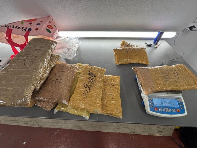 Duża akcja pod Warszawą. Białorusin wpadł z furą narkotyków i kradzionym Mercedesem!