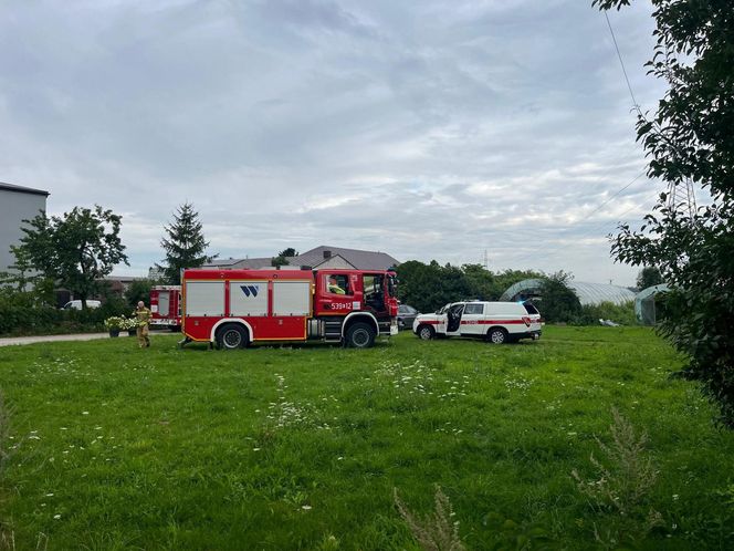 Śmiertelny wypadek pod Sieradzem. 37-latek porażony przed prąd [ZDJĘCIA]. K