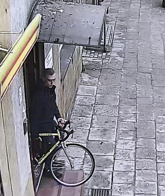 3 Chłopak ze zdjęcia w marcu ukradł rower z klatki schodowej jednej z kamienic przy Kasprzaka
