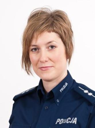 CIALO KOBIETY PRZED PRZYCHODNIA