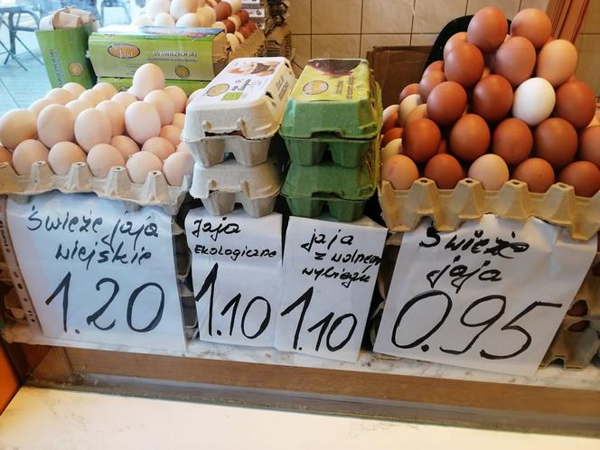 Wielkanoc 2023 będzie naprawdę droga. Jakie ceny jajek, majonezu czy warzyw?