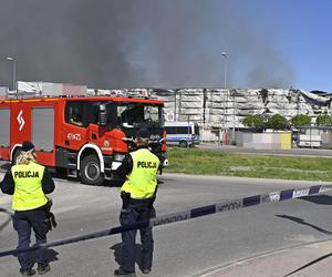 Marywilska 44 znowu zapłonęła?! Przerażające relacje służb. „Zauważyłem kłęby ciemnego dymu”