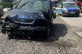 Dramat pod Radomiem! 15-latek rozbił Opla, 10-latek walczy o życie