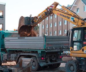 50-latka została przejechana przez cofającą ciężarówkę! 
