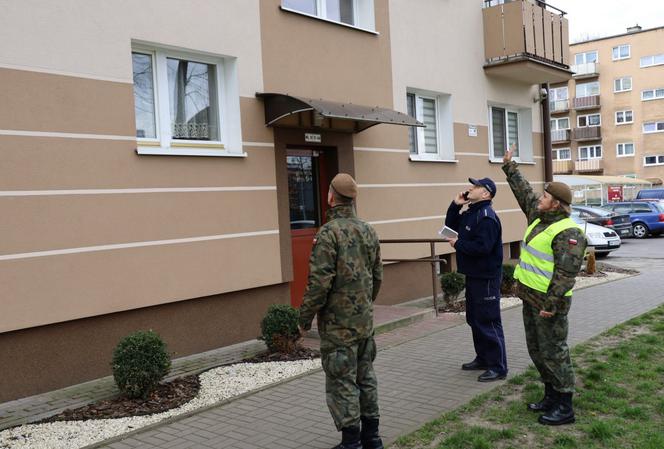 Koronawirus w Radomiu. Radomskich policjantów wspierają terytorialsi! [ZDJĘCIA]