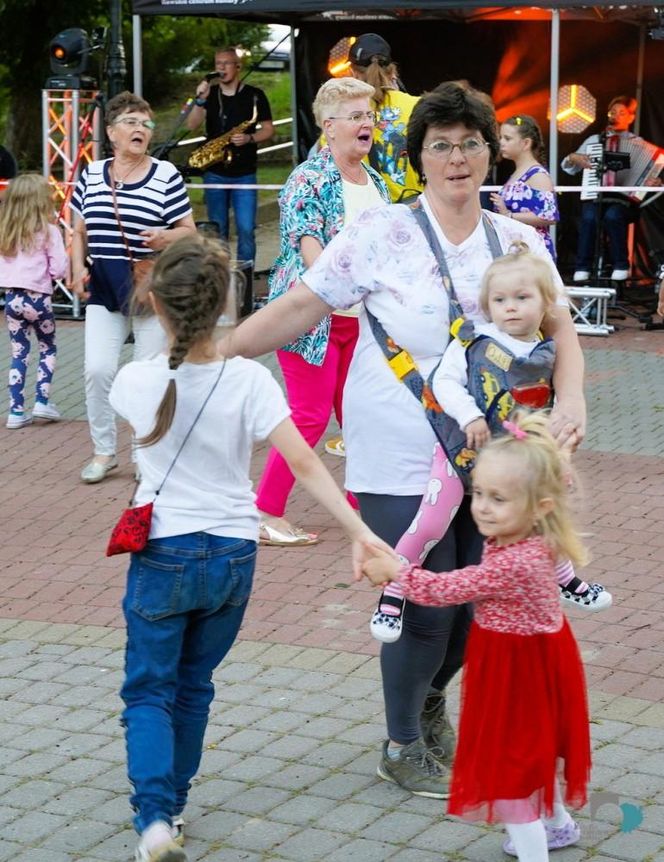 Potańcówka pod chmurką