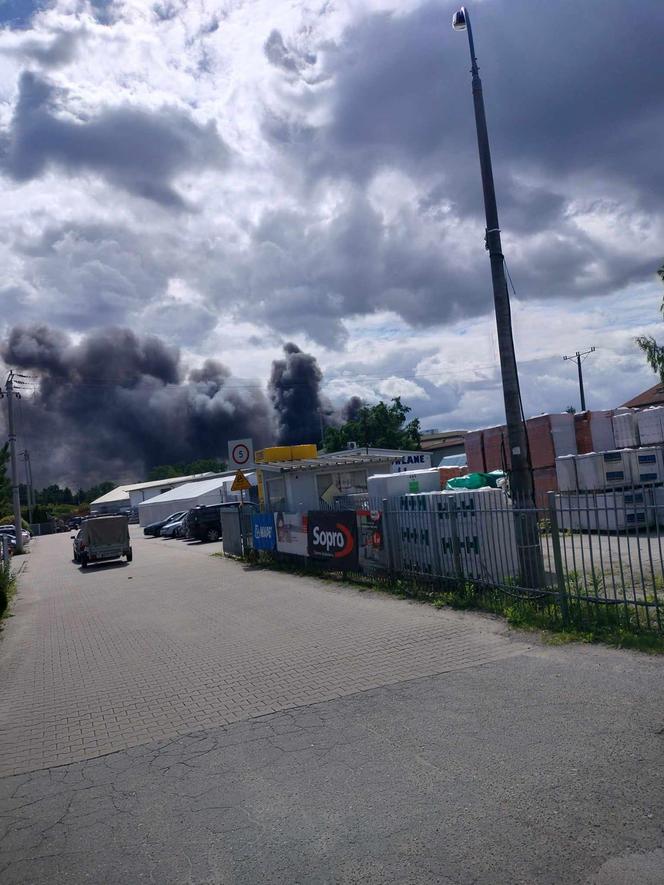 Pożar hali produkcyjnej w Sulejówku