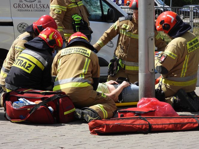 Wjechał w ludzi jak w pachołki. Dwie osoby nie żyją, inni walczą o życie w szpitalu
