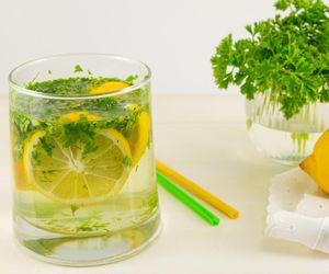 Każdy powinien spróbować tej zielonej lemoniady. Idealnie orzeźwia w ciepłe dni