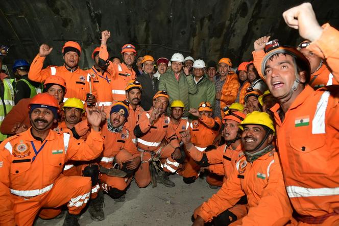 Uwolnili 41 zasypanych górników po 17 dniach! Wszyscy żyją!