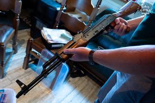 Śląska policja poluje na mafię śmieciową. Kolejne osoby zatrzymane. Zarzuty dla 105 osób