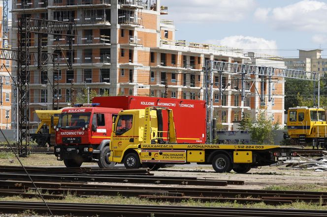 Kontrolowane zderzenie pociągu z osobówką