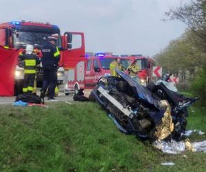 Śmiertelny wypadek pod Wrocławiem! Kierowca alfy romeo zginął w zderzeniu z tirem i busem 