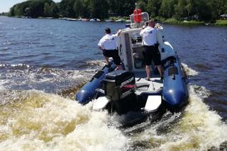 Dramatyczna akcja ratunkowa na Zalewie Sulejowskim. Jacht się przewrócił, wylądowali w wodzie