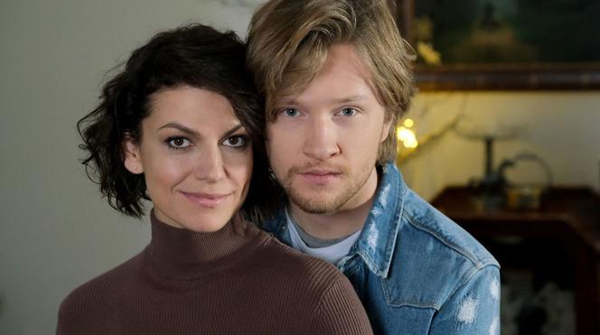 M jak miłość. Łukasz (Jakub Józefowicz), Patrycja (Alżbeta Lenska)