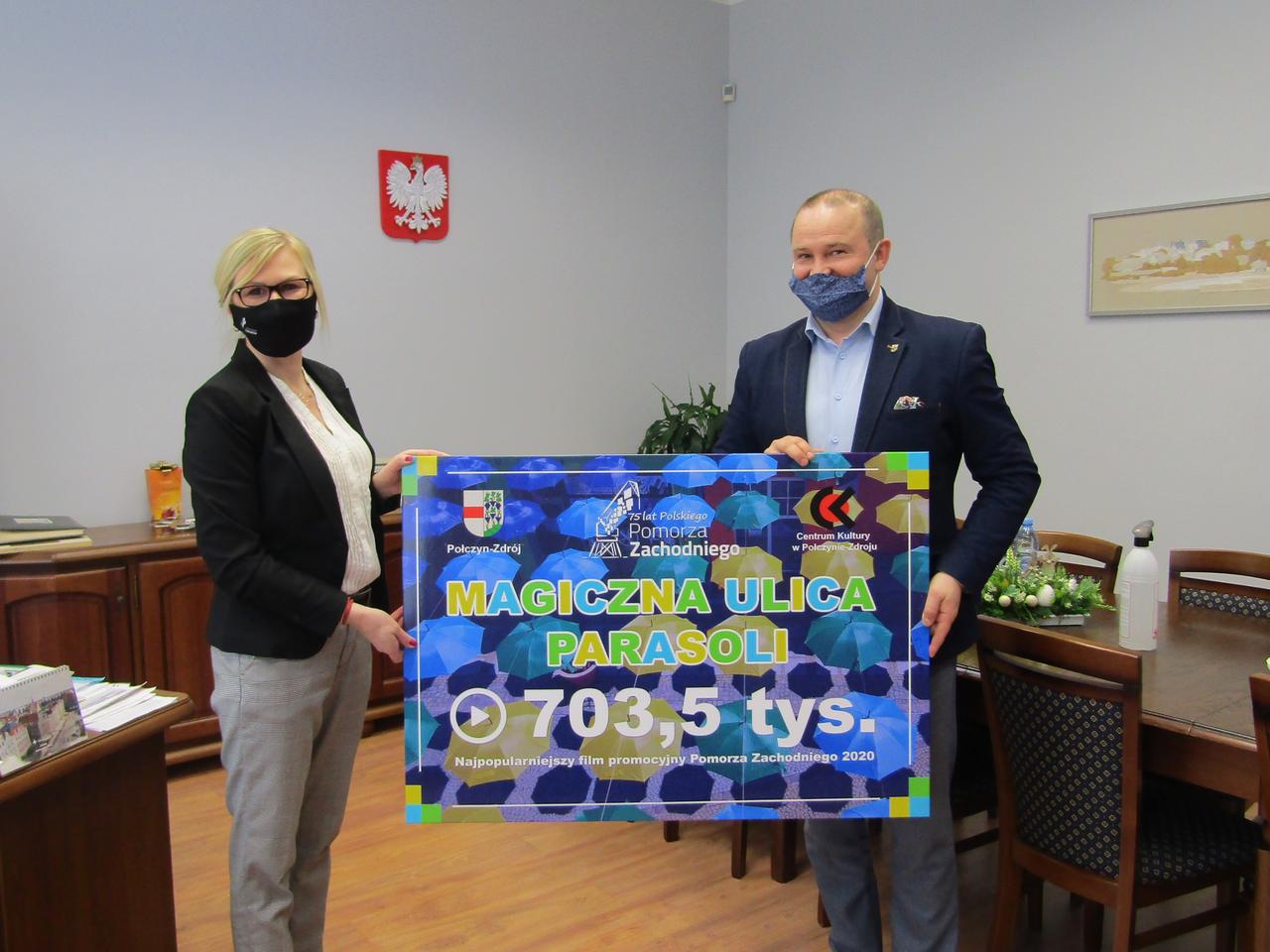 Magiczna ulica parasoli najpopularniejszym filmem promocyjnym. Wicemarszałek z wizytą w Połczynie-Zdroju 
