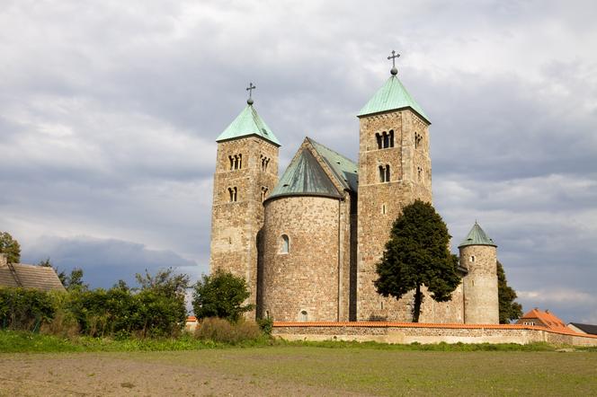 zdjecie  Archikolegiata NMP i św. Aleksego w Tumie – kościół wzniesiony w XII wieku