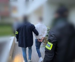 Niemieccy policjanci rozbili gang oszustów z Warszawy. Straty seniorów sięgają fortuny