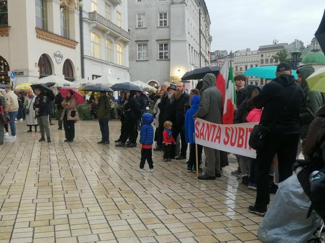 Ostatnie pożegnanie Wandy Półtawskiej. Kard. Dziwisz: "Księga jej życia została zamknięta"