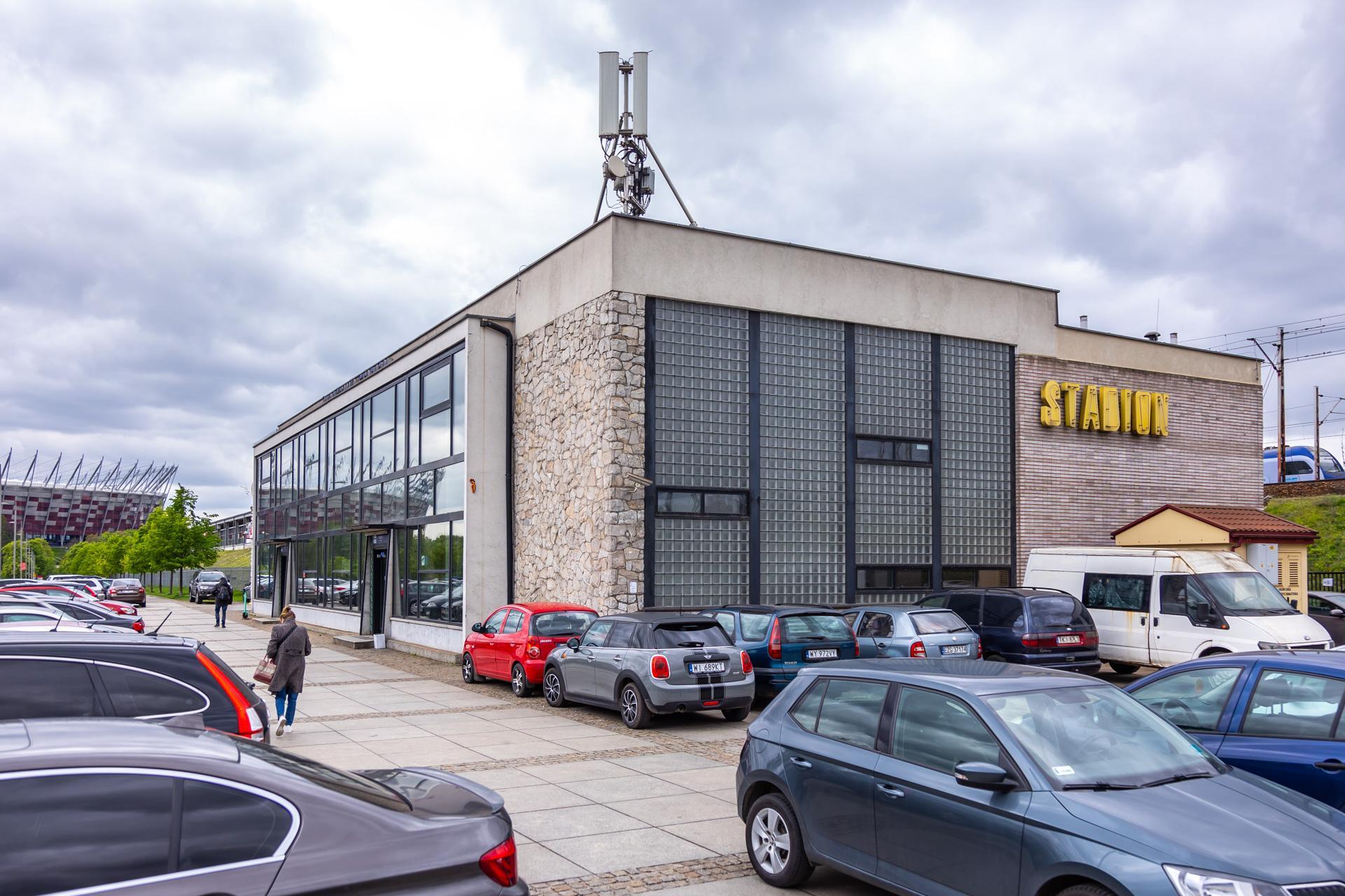 Warszawa Stadion PKP - zdjęcia stacji w kształcie łupiny orzecha