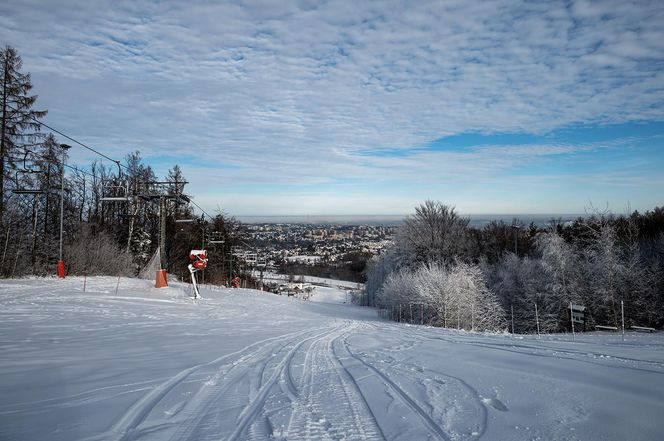 Rusza sezon narciarski na stoku Dębowca. Znamy tegoroczny cennik i godziny otwarcia