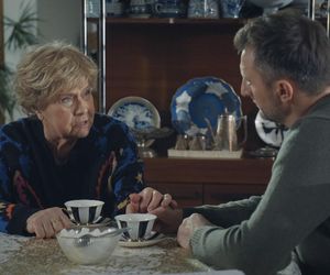 M jak miłość odc. 1854. Barbara (Teresa Lipowska), Bartek (Arkadiusz Smoleński)