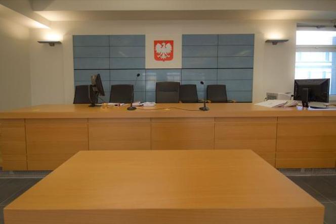 Uciekł z sali sądowej w Stalowej Woli. Piotr M. ma bogatą przeszłość kryminalną! Dlaczego został rozkuty? 