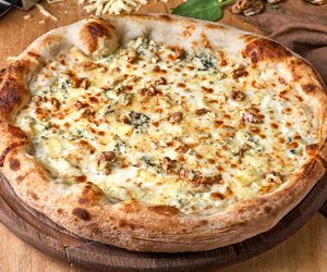 Ta pizza jest całkiem inna niż wszystkie. Szybko chwytaj za kawałek, nim zniknie z talerza