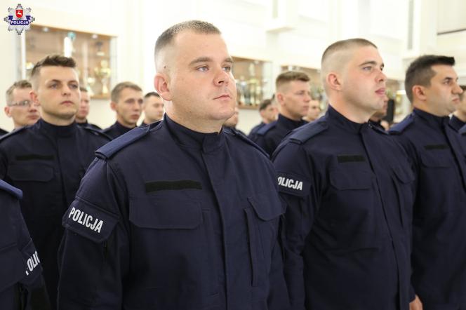 Lublin: Nowi policjanci złożyli ślubowanie. Nowi funkcjonariusze w Lubelskiem [ZDJĘCIA]