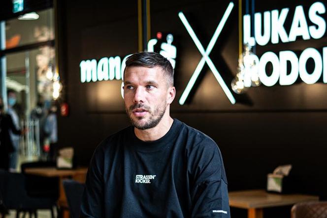 Lukas Podolski szuka ludzi do pracy