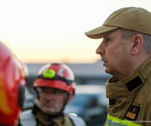 Pożar akumulatorowni na poddaszu zakładu przetwórstwa drobiu w Kawle