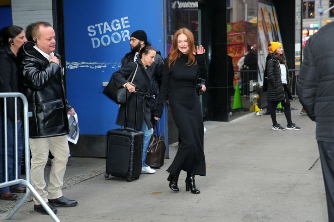 Paryski look Julianne Moore zachwycił wszystkich. To stylizacja idealna na zimowe imprezy! 